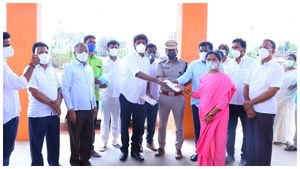 ಆಶಾ ಕಾರ್ಯಕರ್ತೆಯರಿಗೆ ವೈಯಕ್ತಿಕ ನೆರವು ನೀಡಿದ ಈಶ್ವರ ಖಂಡ್ರೆ 