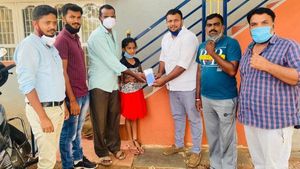 ಬಾಲಕಿಗೆ ಹೊಸ ಫೋನ್‌ ಕೊಡಿಸಿದ ಕಾಂಗ್ರೆಸ್‌; ನೆಟ್ಟಿಗರ ಆಕ್ರೋಶ 