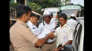  ನಿಯಮ ಉಲ್ಲಂಘಿಸಿದ ಪೊಲೀಸ್ ಜೀಪ್‌ಗೆ ದಂಡ ವಿಧಿಸಿದ ಪ್ರಾಮಾಣಿಕ ಪೊಲೀಸ್ ಅಧಿಕಾರಿ! 