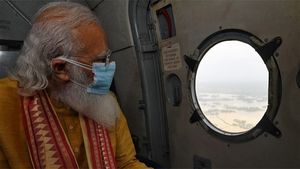 ಯಾಸ್ ಚಂಡಮಾರುತ: ಒಡಿಶಾ, ಪಶ್ಚಿಮ ಬಂಗಾಳದಲ್ಲಿ ವೈಮಾನಿಕ ಸಮೀಕ್ಷೆ ನಡೆಸಿದ ಮೋದಿ 