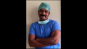 ರಾಮನಗರ: ಸ್ವಂತ ಹಣದಲ್ಲಿ ಆಕ್ಸಿಜನ್ ಪೈಪ್‌ಲೈನ್ ಅಳವಡಿಸಿದ ಸರ್ಕಾರಿ ವೈದ್ಯ
