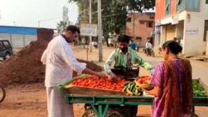 ಲಾಕ್‌ಡೌನ್ ಎಫೆಕ್ಟ್: ರೈತರು, ತರಕಾರಿ ವ್ಯಾಪಾರಿಗಳ ಬದುಕು ಬೀದಿಗೆ.. 