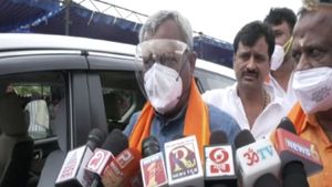 ನೂರಕ್ಕೆ ನೂರು ಬಿಎಸ್‌ವೈ ಸಿಎಂ ಸ್ಥಾನದಲ್ಲಿ ಮುಂದುವರೆಯಲಿದ್ದಾರೆ