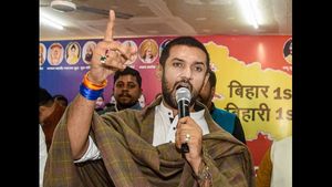 ಬಿಹಾರದಲ್ಲಿ ಬಿಕ್ಕಟ್ಟು: ಲೋಕ ಜನಶಕ್ತಿ ಪಕ್ಷದಲ್ಲಿ ಮಗನ ವಿರುದ್ಧವೇ ಚಿಕ್ಕಪ್ಪನ ದಂಗೆ