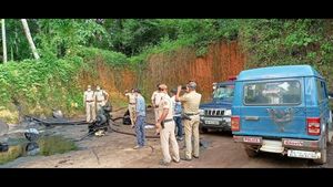 ಭೂಗತವಾಗಿ ಆಯಿಲ್ ಸಂಗ್ರಹಿಸಿದ ಖದೀಮರು; ದಕ್ಷಿಣ ಕನ್ನಡ ಪೊಲೀಸರ ಭಾರೀ ಕಾರ್ಯಾಚರಣೆ