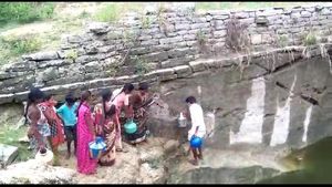 ಚಿತ್ರದುರ್ಗ; ಊಟ ಮಾಡಿಲ್ಲ, ಕುಡಿಯುವ ನೀರು ಪೂರೈಸಿ 