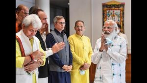 ಪ್ರಧಾನಿ ಎದುರು ವಿಶ್ವಾಸದ್ರೋಹದ ಕಥೆ ತೆರೆದಿಟ್ಟ ಜಮ್ಮು-ಕಾಶ್ಮೀರ ನಾಯಕರು!
