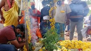 ಸಂಚಾರ ಮುಗಿಸಿ ಮಣ್ಣಿನಲ್ಲಿ ಲೀನವಾದ ನಟ ಸಂಚಾರಿ ವಿಜಯ್ 