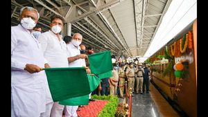 ಕೋಲಾರದಿಂದ ಮಾವು ಹೊತ್ತು ದೆಹಲಿಗೆ ಹೊರಟ ಕಿಸಾನ್ ರೈಲು 