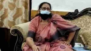 ಹುಡುಗಿಯರಿಗೆ ಮೊಬೈಲ್‌ ನೀಡಬಾರದು, ಅದು ಅತ್ಯಾಚಾರಕ್ಕೆ ಕಾರಣವಾಗುತ್ತೆ ಎಂದ ಯುಪಿ ಮಹಿಳಾ ಆಯೋಗ ಸದಸ್ಯೆ! 