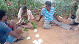 ಕೋಲಾರ; ಶಾಲಾ ಆವರಣದಲ್ಲಿ ಮದ್ಯ ಸೇವನೆ, ಜೂಜಾಟ 