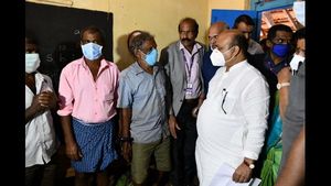  ಮನೆ ಕಳೆದುಕೊಂಡವರಿಗೆ ಕೂಡಲೇ ಪರಿಹಾರ: ಸಿಎಂ ಬೊಮ್ಮಾಯಿ ಭರವಸೆ
