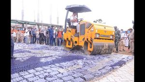 Video: 58,000 ಔಷಧಿ ಬಾಟಲಿಗಳ ಮೇಲೆ ಬುಲ್ಡೋಜರ್ ಓಡಿಸಿದ ಸಿಎಂ! 