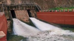 ವಿಡಿಯೋ; ತುಂಗಭದ್ರಾ ಡ್ಯಾಂನಿಂದ ನೀರು ಬಿಡುಗಡೆ 