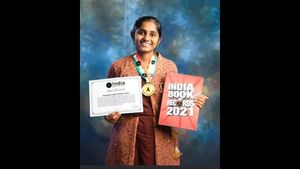 ಚಿತ್ರದಲ್ಲೇ ಎಸ್‌ಎಸ್‌ಎಲ್‌ಸಿ ಪಠ್ಯ ತೋರಿಸಿ ದಾಖಲೆ ಬರೆದ ಮಂಗಳೂರಿನ ಬಾಲೆ