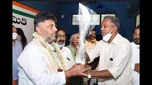 ಡಿಕೆಶಿಗೆ ದೈವದ ಆಯುಧ ನೀಡಿದ ಉಡುಪಿ ಕಾಂಗ್ರೆಸ್ ಮುಖಂಡರು; ತೀವ್ರ ಆಕ್ರೋಶ