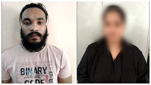 ಮಂಗಳೂರು; ಪಕ್ಕದ ಫ್ಲ್ಯಾಟ್ ವ್ಯಕ್ತಿಯನ್ನೇ ಹನಿಟ್ರ್ಯಾಪ್ ಮಾಡಿದ ಜೋಡಿ! 
