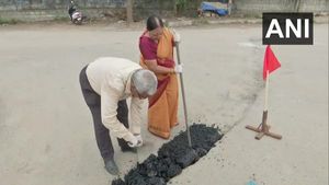 ಹೈದರಾಬಾದ್; ವೃದ್ಧ ದಂಪತಿಗಳ ಮಾದರಿ ಕಾರ್ಯ