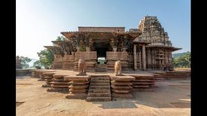 ಯುನೆಸ್ಕೋ ಪಟ್ಟಿ ಸೇರಿದ ಕಾಕತೀಯ ರಾಮಪ್ಪ ದೇಗುಲ ನೋಡಿ 