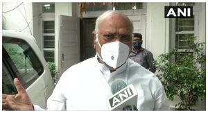 ಇಂಥ ಪರಿಸ್ಥಿತಿ ಬೇರೆ ಯಾವ ರಾಜ್ಯದಲ್ಲೂ ಇಲ್ಲ; ಖರ್ಗೆ
