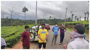 ಮಡಿಕೇರಿ; ಮೋಜಿನ ಪ್ರವಾಸಕ್ಕೆ ಬಂದವರು ಪೊಲೀಸರ ವಶಕ್ಕೆ 