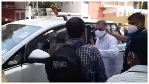  ಶಾಲಾ ಶುಲ್ಕ ಪ್ರಶ್ನಿಸಿದ ಪೋಷಕರಿಗೆ 