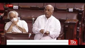 ಕೊರೊನಾ ನಿಯಮ ವಿಧಿಸುವ ಸರ್ಕಾರದಿಂದಲೇ ನಿಯಮಗಳ ಉಲ್ಲಂಘನೆ: ಮಲ್ಲಿಕಾರ್ಜುನ್ ಖರ್ಗೆ ಕಿಡಿ 