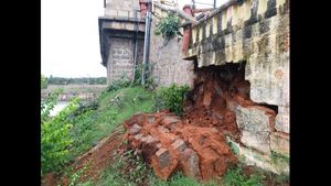 ಕೆಆರ್‌ಎಸ್ ಡ್ಯಾಂ ಬಿರುಕು ವಿವಾದದ ಬೆನ್ನಲ್ಲೇ ಡ್ಯಾಂ ಮೆಟ್ಟಿಲಿನ ಕಲ್ಲು ಕುಸಿತ!