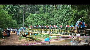 ದಕ್ಷಿಣ ಕನ್ನಡ: ತಾವೇ ಸೇತುವೆ ನಿರ್ಮಿಸಿ ಸಾರ್ಥಕ ಕ್ಷಣಕ್ಕೆ ಸಾಕ್ಷಿಯಾದ ಮೊಗ್ರದ ಜನರು