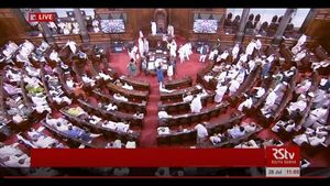 ಪೆಗಾಸಸ್ ಗದ್ದಲ: ಲೋಕಸಭೆಯಲ್ಲಿ ಕಾಗದ ಪತ್ರ ಹರಿದ 9 ಸಂಸದರು ಅಮಾನತು ಸಾಧ್ಯತೆ?