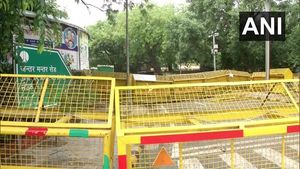 ದೆಹಲಿಯ ಜಂತರ್ ಮಂತರ್ ಎದುರು ರೈತರ ಪ್ರತಿಭಟನೆ: ಗಡಿಯಲ್ಲಿ ರೈತರ ಜಮಾವಣೆ