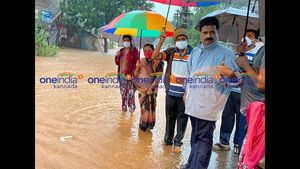  ಭಾರೀ ಮಳೆಗೆ ಸಾಗರ ಪಟ್ಟಣದ ವಿವಿಧೆಡೆ ಜಲಾವೃತ; ಶಾಸಕರಿಂದ ಸಿಟಿ ರೌಂಡ್ಸ್