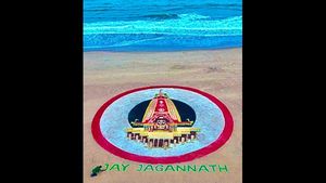  ಪುರಿ ಜಗನ್ನಾಥ ರಥಯಾತ್ರೆ: ಕಲಾವಿದನ ಕೈ ಚಳಕದಲ್ಲಿ ಅರಳಿದ ಮರಳಿನ ರಥ