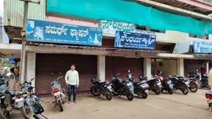 ಯಡಿಯೂರಪ್ಪ ರಾಜೀನಾಮೆ; ಶಿಕಾರಿಪುರದಲ್ಲಿ ಸ್ವಯಂ ಪ್ರೇರಿತ ಬಂದ್ 