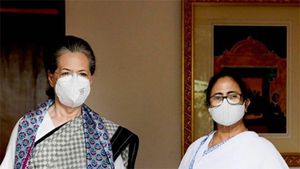  'ಚಾಯ್ ಪೆ ಚರ್ಚಾ': ಸೋನಿಯಾರನ್ನು ಭೇಟಿಯಾದ ಮಮತಾ, ರಾಹುಲ್‌ ಉಪಸ್ಥಿತಿ 