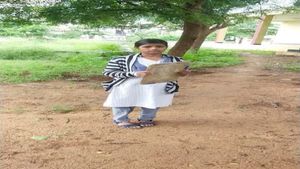ತಂದೆಯ ಸಾವಿನ ದುಃಖದಲ್ಲಿಯೇ SSLC ಪರೀಕ್ಷೆ ಬರೆದ ವಿದ್ಯಾರ್ಥಿನಿ