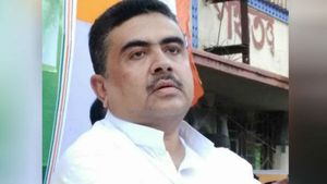 ಸುವೇಂದು-ತುಷಾರ್ ಭೇಟಿ ವಿಚಾರ: ರಾಷ್ಟ್ರಪತಿ ಭೇಟಿಗೆ ಮುಂದಾದ ಟಿಎಂಸಿ ಸಂಸದರು