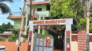  ಅಸಮಾಧಾನಗೊಂಡಿದ್ದ ಸಚಿವ ಆನಂದ್ ಸಿಂಗ್ ಥಂಡಾ; ಶಾಸಕರ ಕಾರ್ಯಾಲಯ ಪುನರಾರಂಭ