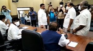 ಈಶ್ವರಪ್ಪ ಸಭೆಯಲ್ಲಿ ಆಯನೂರು ಮಂಜುನಾಥ್ ಅಸಮಾಧಾನ! 