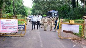 ದಕ್ಷಿಣ ಕನ್ನಡ-ಕೇರಳ ಗಡಿ ಚೆಕ್‌ಪೋಸ್ಟ್‌ಗೆ ಎಡಿಜಿಪಿ ಭೇಟಿ 