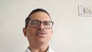 ಆದಿತ್ಯಾನಾಥ್ ವಿರುದ್ಧ ಕಣಕ್ಕಿಳಿಯಲು ಮಾಜಿ ಐಪಿಎಸ್ ಅಧಿಕಾರಿ ಸಜ್ಜು