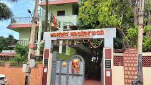  ಖಾತೆ ಹಂಚಿಕೆ ಅಸಮಾಧಾನ; ಕಾರ್ಯಾಲಯದ ಬೋರ್ಡ್ ತೆಗೆದುಹಾಕಿದ ಆನಂದ್ ಸಿಂಗ್