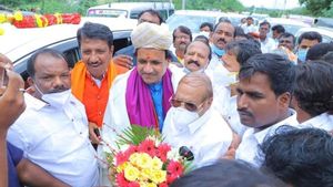 ವಿಡಿಯೋ; ಯಾದಗಿರಿಯಲ್ಲಿ ಕೇಂದ್ರ ಸಚಿವರಿಗೆ ಗುಂಡಿನ ಸ್ವಾಗತ! 