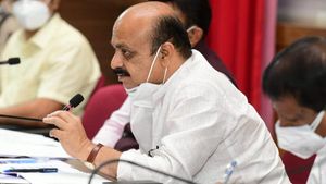 ಲಾಕ್‌ಡೌನ್ ಆಗಬಾರದೆಂದರೆ ಸರಿಯಾಗಿ ಕೆಲಸ ಮಾಡಿ; ಬಸವರಾಜ ಬೊಮ್ಮಾಯಿ 