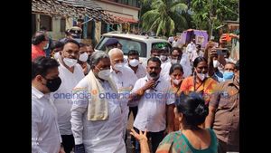  ಕಾರವಾರದ ಪ್ರವಾಹ ಪೀಡಿತ ಸ್ಥಳಕ್ಕೆ ಸಿದ್ದರಾಮಯ್ಯ ಭೇಟಿ; ಸರ್ಕಾರಕ್ಕೆ ತರಾಟೆ