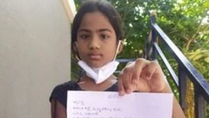 ಕೊನೆಗೂ ಕೊಡಗು ಬಾಲಕಿ ಕೈ ಸೇರಿದ ಅಮ್ಮನ ನೆನಪಿನ ಮೊಬೈಲ್! 