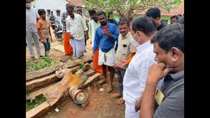 ದಾವಣಗೆರೆ; ಸಿಲಿಂಡರ್ ಸ್ಫೋಟ, ಬೀದಿಗೆ ಬಿದ್ದ ಕುಟುಂಬ