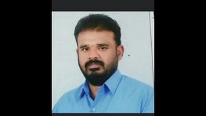 ದಾವಣಗೆರೆ: ರಿಯಲ್ ಎಸ್ಟೇಟ್ ಉದ್ಯಮಿ ತಲೆ ಮೇಲೆ ಕಲ್ಲು ಎತ್ತಿ ಹಾಕಿ ಕೊಲೆ!