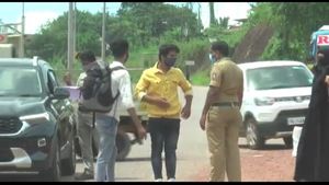  ಕೇರಳ ಗಡಿಯಲ್ಲಿ ನಕಲಿ ದಾಖಲೆ ತೋರಿಸಿ ರಾಜ್ಯಕ್ಕೆ ಎಂಟ್ರಿ; 7 ಜನರ ಬಂಧನ