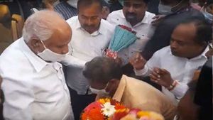 ತವರು ಜಿಲ್ಲೆ ಶಿವಮೊಗ್ಗದಲ್ಲಿ ಮಾಜಿ ಸಿಎಂ ಬಿ ಎಸ್ ಯಡಿಯೂರಪ್ಪರಿಗೆ ಅದ್ಧೂರಿ ಸ್ವಾಗತ 